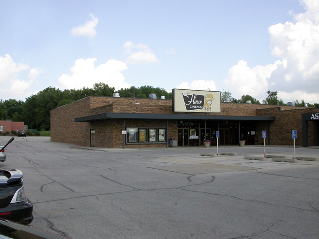 Fleur Cinema & Cafe